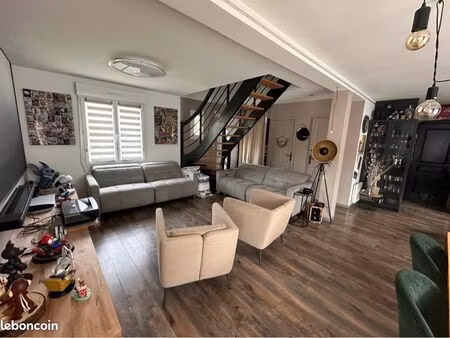 maison 4 chambres à frénouville avec jardin