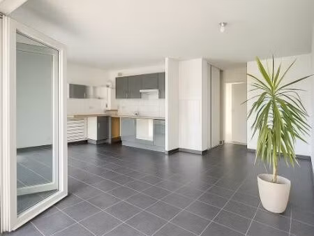 appart lumineux 65m² avec 40m² de terrasse