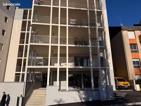 local commercial 60 m²