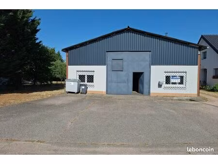 a louer local commercial 181m2 chanteheux 900 euros