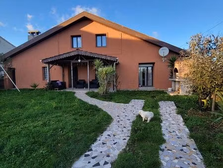 maison 8 pièces 217 m²