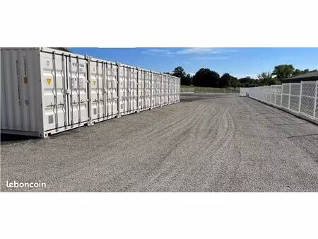 terrain industriel/artisanal de 1125 m² avec un local de stockage de 84 m²