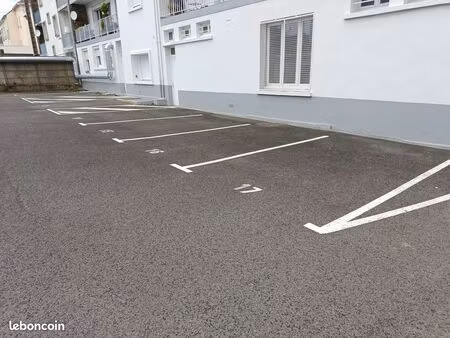 place de stationnement + cave