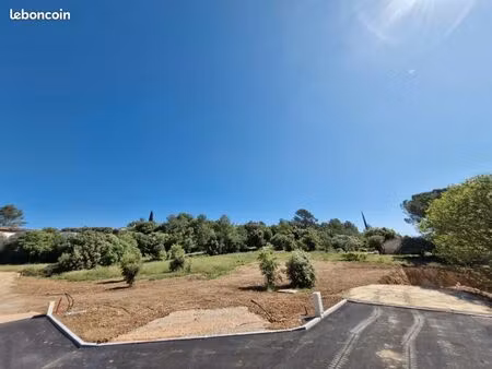 terrain 1 500 m² cotignac