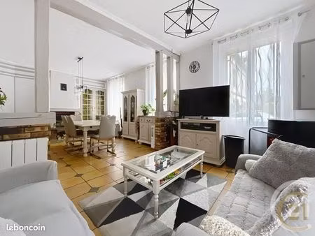 maison 8 pièces 153 m²