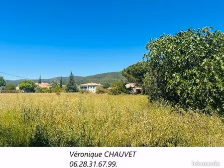 terrain 1 200 m² aups