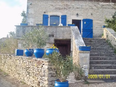 maison en pierre typique quercynoise