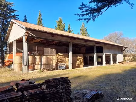 maison 2 pièces 560 m²