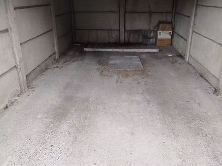 3 garages a vendre