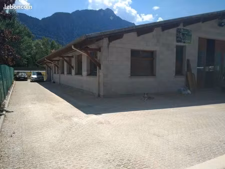 location local 350m²