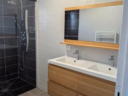 maison renovée 5 chambres + terrain bien située