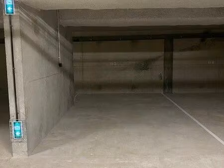 place véhicule électrique garage sous-sol