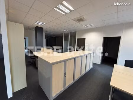 bureaux 78 m²