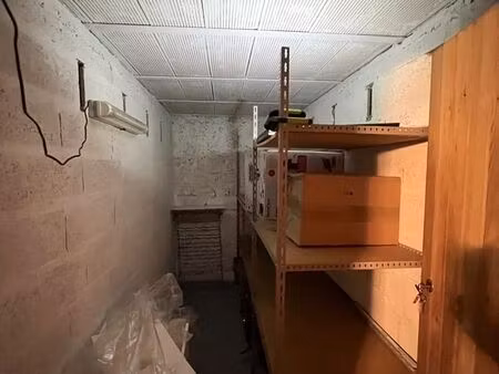 cave sécurisée 5m² - paris 8ème - métro europe/liège