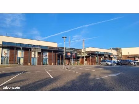 à louer – bureaux au sein d’un pôle médical et paramédical – centre commercial moléon  lan