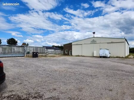 location bureauxet aire de stockage ou véhicule