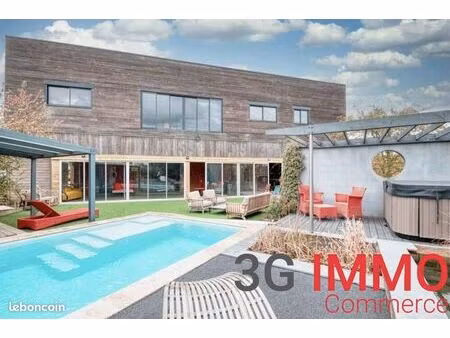 local commercial 900 m²