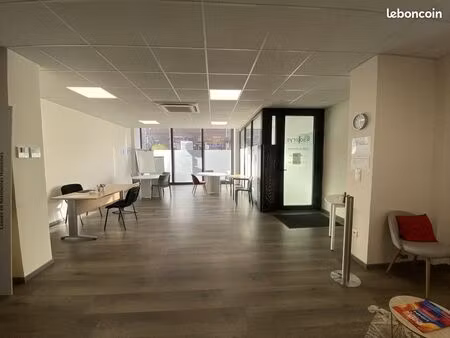 local professionnel en rez-de-chaussée avec accès pmr