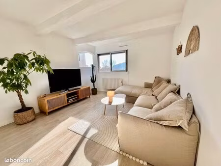 a vendre - t3 traversant avec grande terrasse et vue dégagée - pégomas