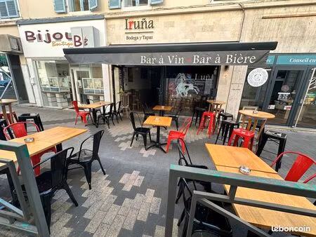 av murs - fond de commerce - stock