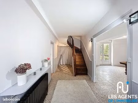 maison 8 pièces 245 m²