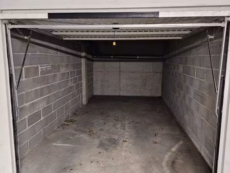 garage/box férmé 13 m² - résidence sécurisée