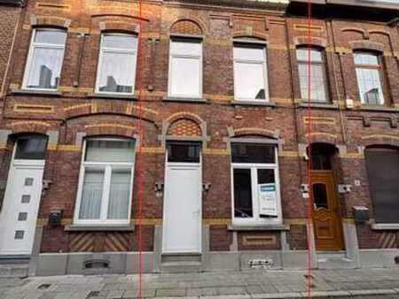 maison de +-110m² sur 1are. toiture et châssis neufs  jardin