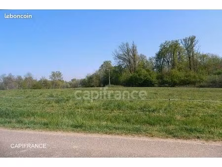 terrain 3 684 m² bosjean