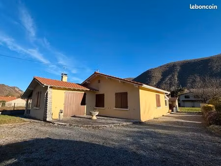 maison plain pied 5 pièces + 2 garages