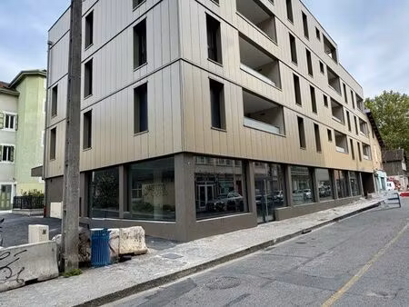 local commercial 91 m² - a louer - annemasse