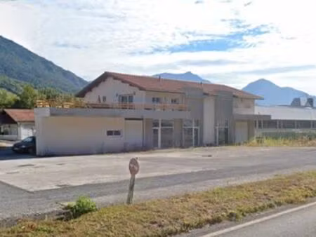 local commercial 85m2