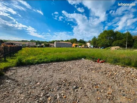 vends 2 terrains de 735m2 et 840m2