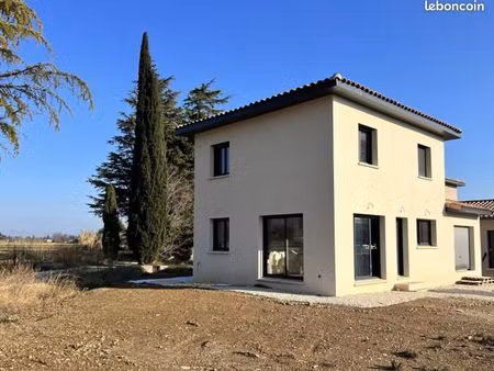 villa neuve à domazan