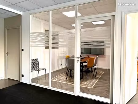 ? salle de réunion privée à laval – wifi & écran interactif 75”