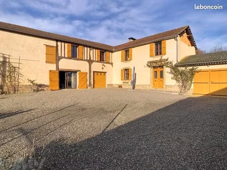 maison 6 pièces 241 m²