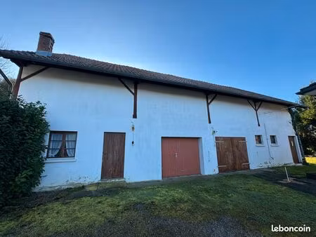 grange de 300m2 à aménager au calme + 6 parkings