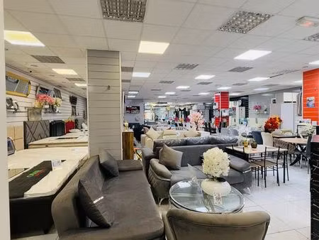 magasin de meubles à vendre