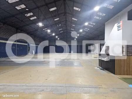 local d'activité 1 050 m²