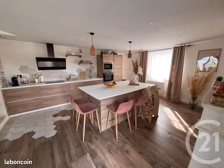 maison 6 pièces 200 m²