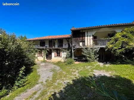 gite + maison + grange sur un grand terrain - vue pyrénées