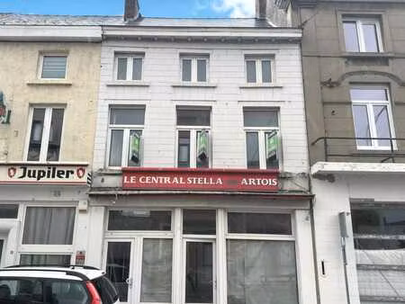 spacieux immeuble commercial avec appartement duplex