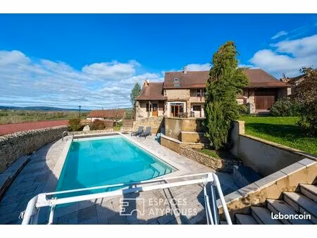 propriété 8 pièces 213 m²