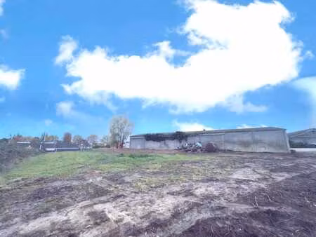 terrain constructible situé en zone industrielle