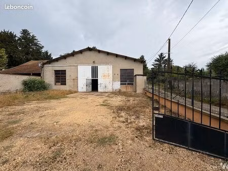 local d'activités 200 m² pact