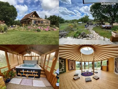 propriété atypique 135 m² + gîte + 2 yourtes + 2 chalets – vue dominante – piscine & spa –