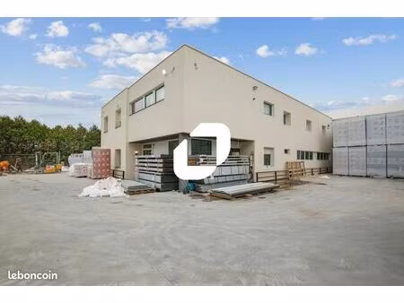 local d'activité 1 002 m²
