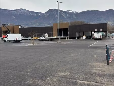 local commercial 650m2