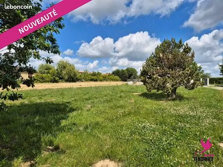 terrain 718 m² launac