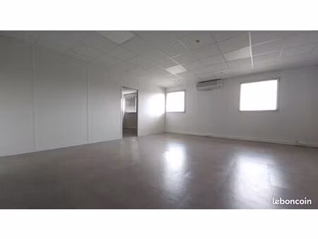 bureaux 71 m²