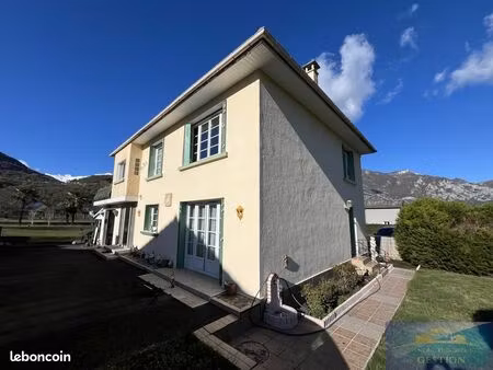 maison 8 pièces 151 m²